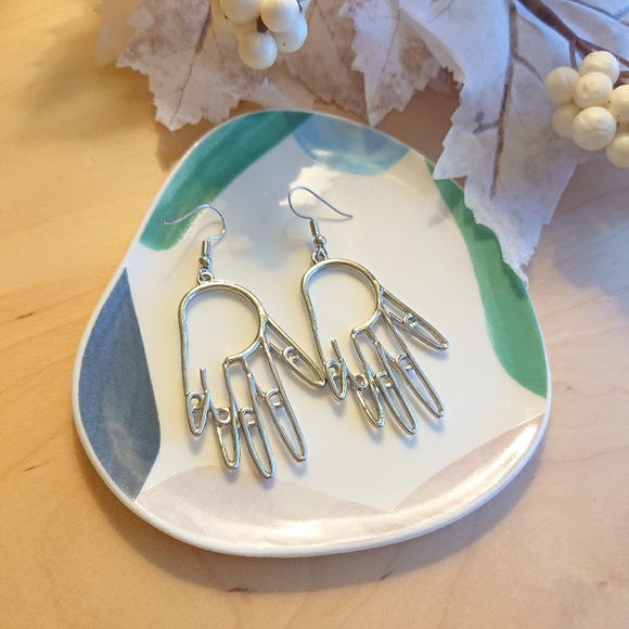 Hot Hands Shape Hook Earrings - Picture 4 of 7